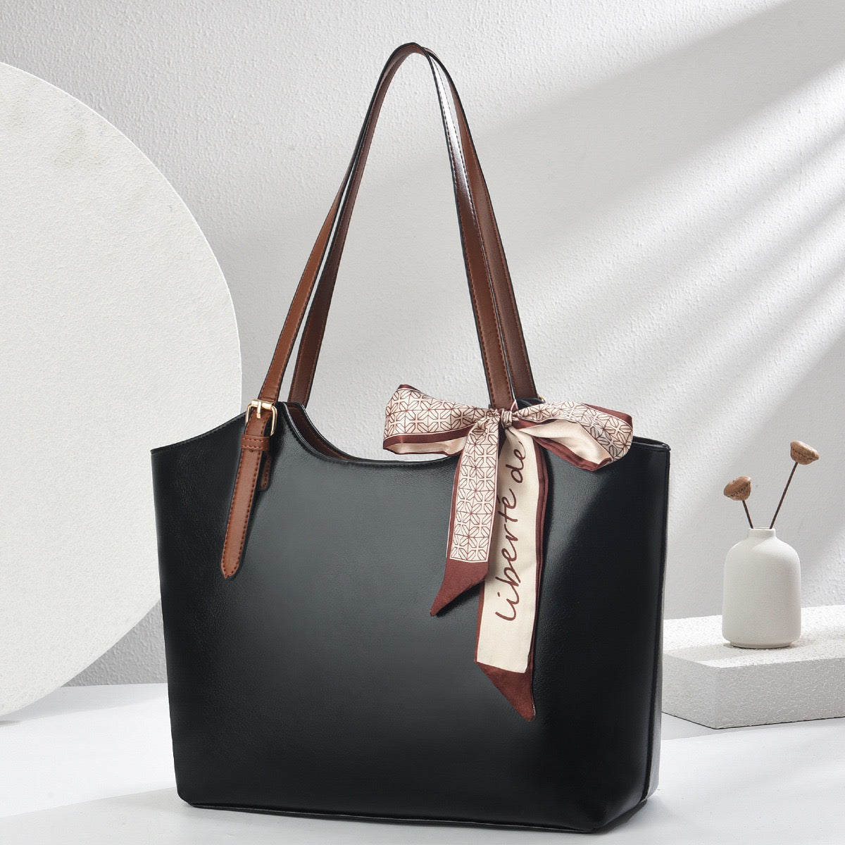 New Vintage-Style Oiled Leather Tote – Minimalist Everyday