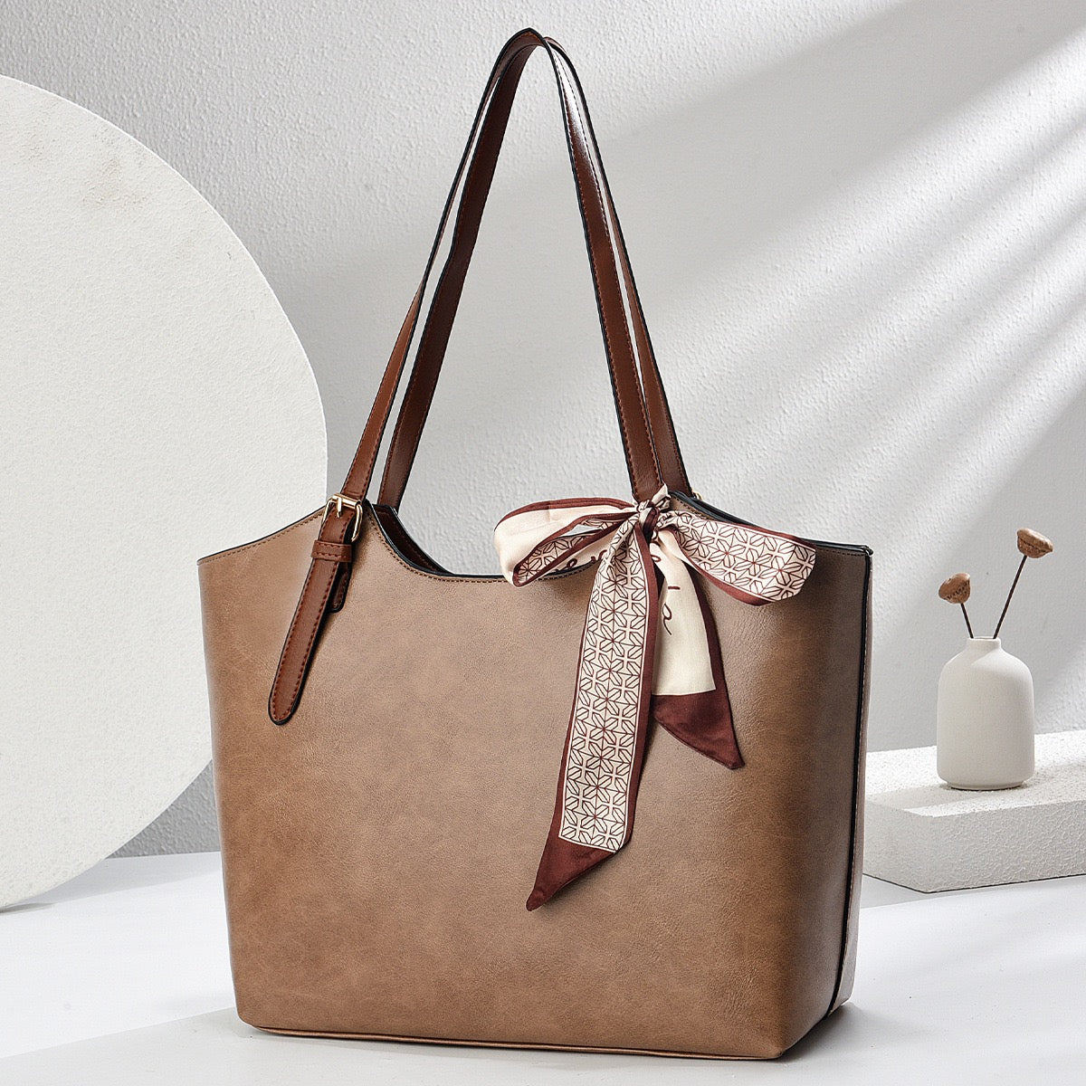 New Vintage-Style Oiled Leather Tote – Minimalist Everyday