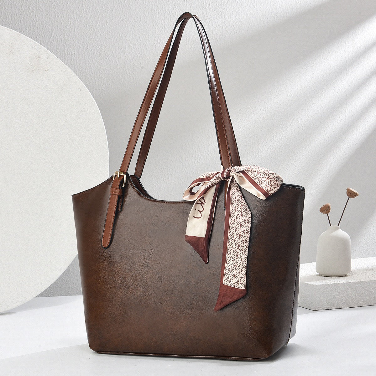 New Vintage-Style Oiled Leather Tote – Minimalist Everyday